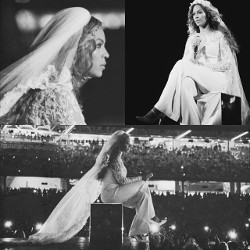 Aih... Cantiknya Beyonce Bergaya Bak Pengantin Saat Konser