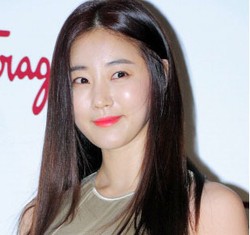 Korean Style: Wajah Segar Seleb Korea dengan Pulasan Lipstik Coral