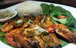 Pong Me Lounge: Bermain Ping Pong Membakar Kalori Udang Bakar Jimbaran Gurih