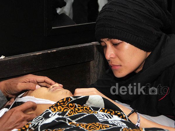 Mitha The Virgin Berduka