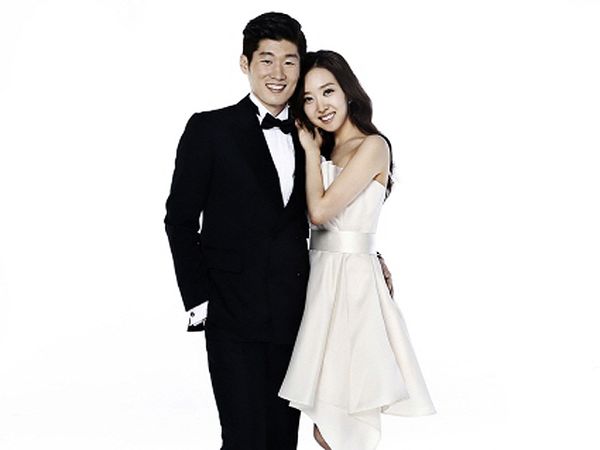 Kemesraan Park Ji Sung dan Kim Min Ji di Foto Pre-Wedding