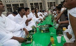 Masjidil Haram Larang Jamaah Bawa Makanan Berbuka Puasa