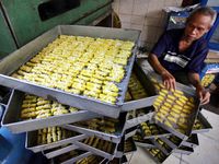 Mengintip Pembuatan Kue Lebaran