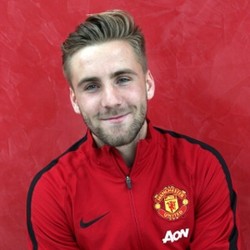 Gary Neville Minta Fans MU Bersabar dengan Shaw