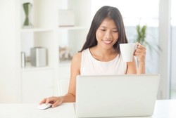 Tepatkah Cegah Kantuk di Siang Hari dengan Sahur Minum Kopi?