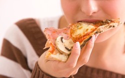 Stres dan Konsumsi Makanan Berlemak Jadi Penyebab Wanita Cepat Gemuk