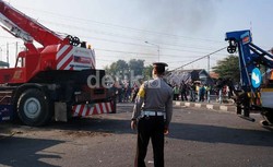 KA vs Truk di Sidoarjo, Sopir Crane Misterius dan Kini Diburu Polisi