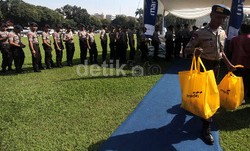 Seribuan Anggota Polri Serbu Pasar Murah