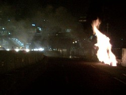 Bumm! Lidah Api di Jl Sudirman Sempat Meledak Saat Dipadamkan