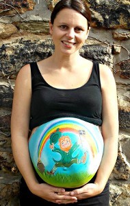 Hiii... 130 Perut Wanita Hamil Ini Dilukis!