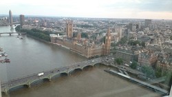 Ngabuburit di London Eye Setelah 19 Jam Puasa