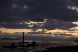 Kapal Karam di Sunset