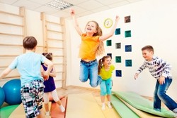 Ajak Anak Berolahraga Sambil Bermain? Bisa, Ini Caranya