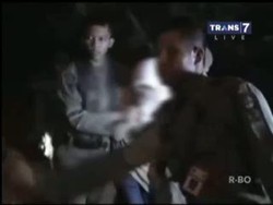 Satpol PP Razia Belasan Muda-mudi yang Tengah Asik Bermesraan