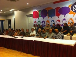 Puluhan Tokoh Agama, Budayawan dan Ekonom Dorong Prabowo-Jokowi Bertemu