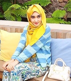 Tips Pakai Aksesori di Jilbab Agar Tidak Terlihat Berlebihan