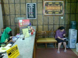 Jelang Mudik, Mahasiswa Titip Barang Elektronik dan Motor di Pegadaian