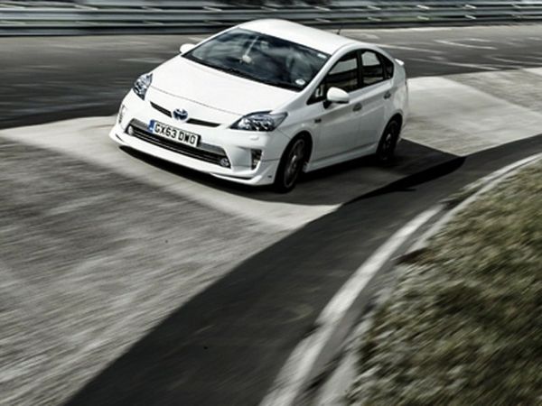 Toyota Prius Cetak Rekor Konsumsi BBM Irit