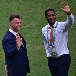 Kluivert Ingin Reuni dengan Van Gaal
