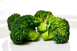 Hindari Konsumsi Apel dan Brokoli Saat Sahur agar Perut Tidak Kembung