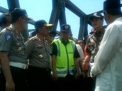 Ganjar Pantau Perbaikan Jembatan Comal Tiap 6 Jam, Targetkan Selesai H-4
