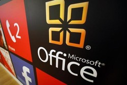 Microsoft Bakal Pangkas 18.000 Pegawai
