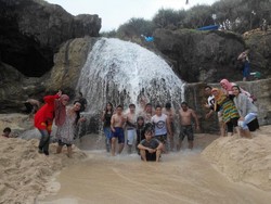 Bukan Hanya Gua, Pacitan Juga Punya 2 Pantai Unik