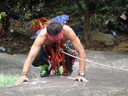 Tantangan Panjat Tebing di Gunung Parang, Purwakarta