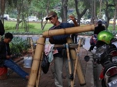 Menguak Makna Hidup Lewat Tuak Aren ala Kang Ade