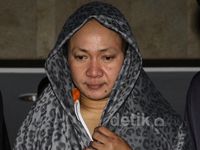 Istri Bupati Karawang Ditahan KPK
