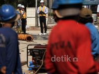 Pipa Gas di Depan Polda Mulai Diperbaiki