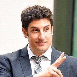 Bikin Lelucon Soal MH17, Bintang Film American Pie Diserang di Twitter