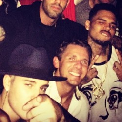 Justin Bieber dan Chris Brown Party Bareng Cewek-cewek Seksi