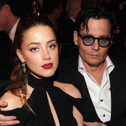 Tampil Bareng Aerosmith, Johnny Depp Ditemani Sang Tunangan