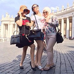 No Heels... Gaya Syahrini di Italia