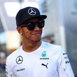 Terkait Kontraknya di Mercedes, Hamilton Santai