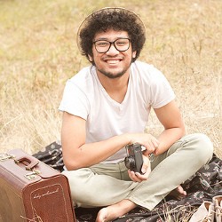 Kunto Aji Lirik Pasar Digital Lewat Terlalu Lama Sendiri