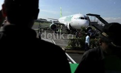 Merokok di Pesawat, Putra Dihukum Wajib Lapor ke Polisi