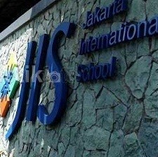 Guru JIS Jadi Tersangka, Ini Pembelaan Rekan dan Keluarga