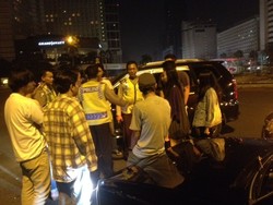 Buntut Sahur On The Road, Xenia Serempet Avanza