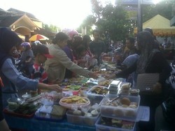 Apa Hukumnya Jualan Makanan di Siang Bulan Ramadan?