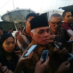 Hatta Rajasa dan Sejumlah Pejabat Negara Mulai Datangi Istana Negara