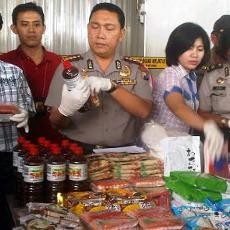 Gudang Penyimpan Bahan Makanan untuk Restoran Digerebek Polisi