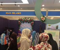 Bazaar Indonesia Moslem Fashion Week Diserbu Pengunjung