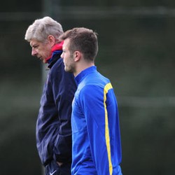 Soal Foto Merokok, Wenger Akan Tegur Wilshere