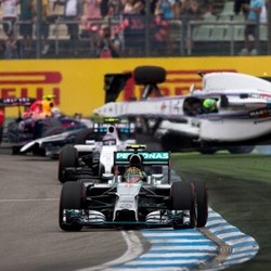 Rosberg Juara di Rumah Sendiri