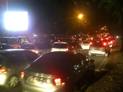 Jelang Tengah Malam, Lalu Lintas di Depan Mal Kota Kasablanka Macet Parah