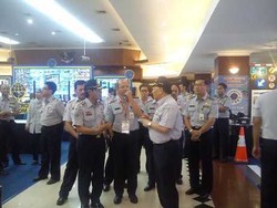 Meninjau Arus Mudik, Menteri EE Mangandaan Imbau Petugasnya Jaga Kesehatan