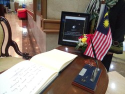 Doa dan Buku Ungkapan Duka Cita untuk MH17 di Kedubes Malaysia