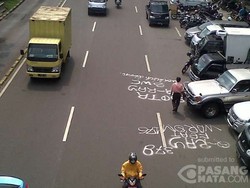Jalan di Glodok Jadi Korban Vandalisme Kelompok Sahur on The Road